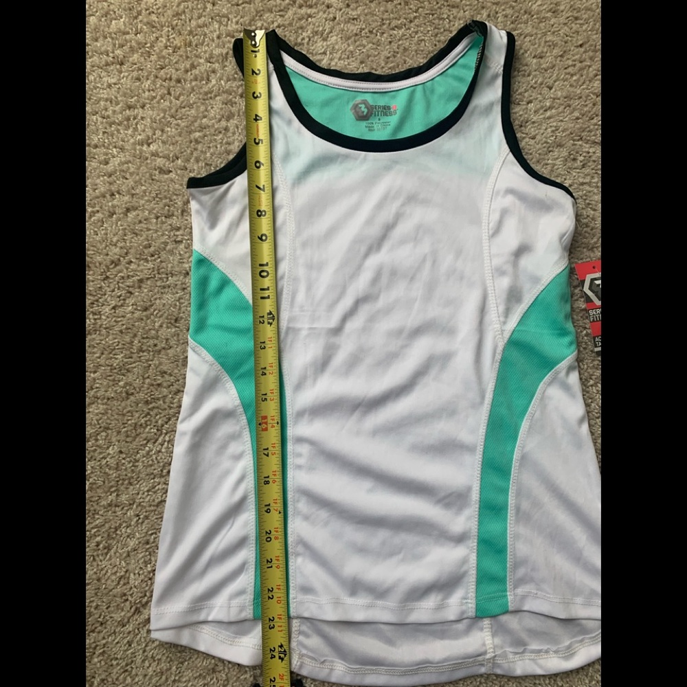 NWT Running workout top - Picture 3 of 4